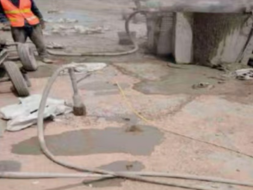 平定水泥混凝土路面板底注浆技术 路面脱空注浆整治方案